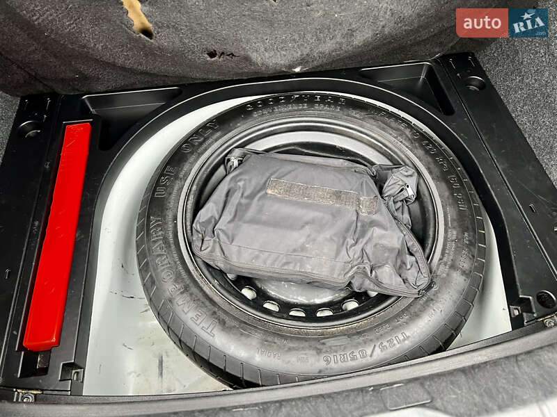 Хэтчбек Volvo V40 2013 в Киеве фото 18 Хэтчбек Volvo V40 2013 в Киеве