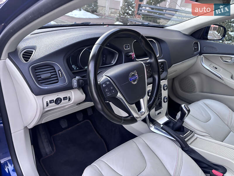 Хетчбек Volvo V40 2015 в Стрию