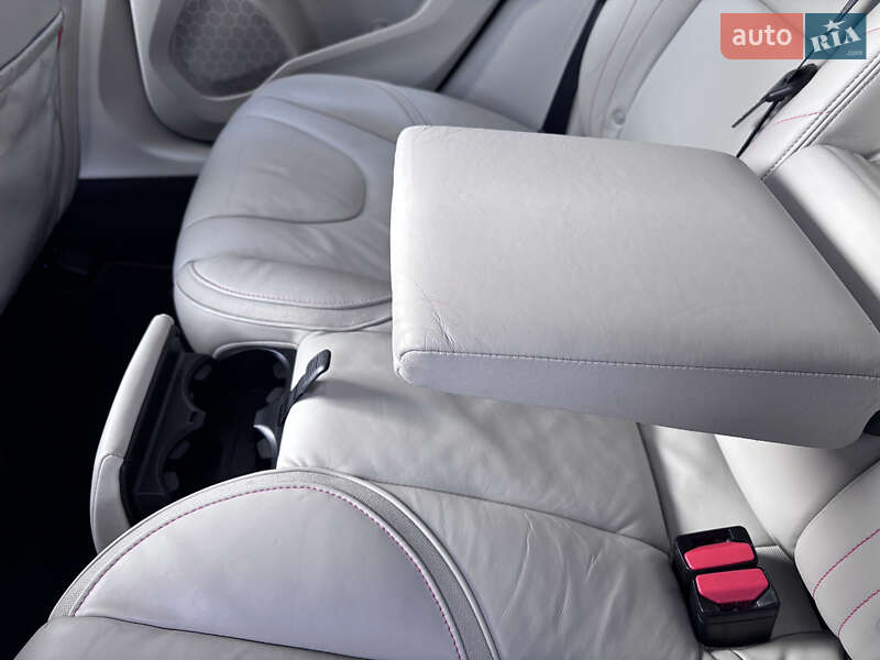 Хетчбек Volvo V40 2015 в Стрию