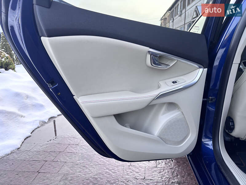 Хетчбек Volvo V40 2015 в Стрию