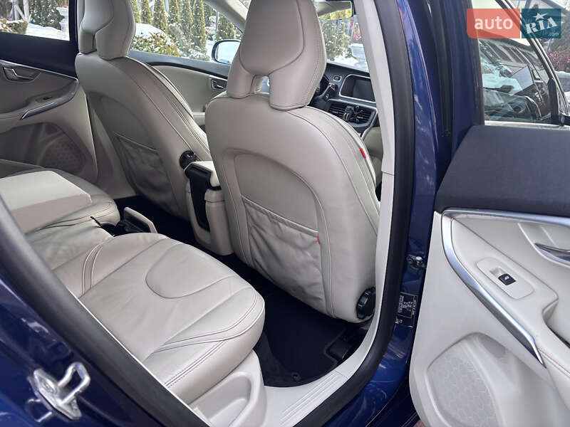 Хетчбек Volvo V40 2015 в Стрию