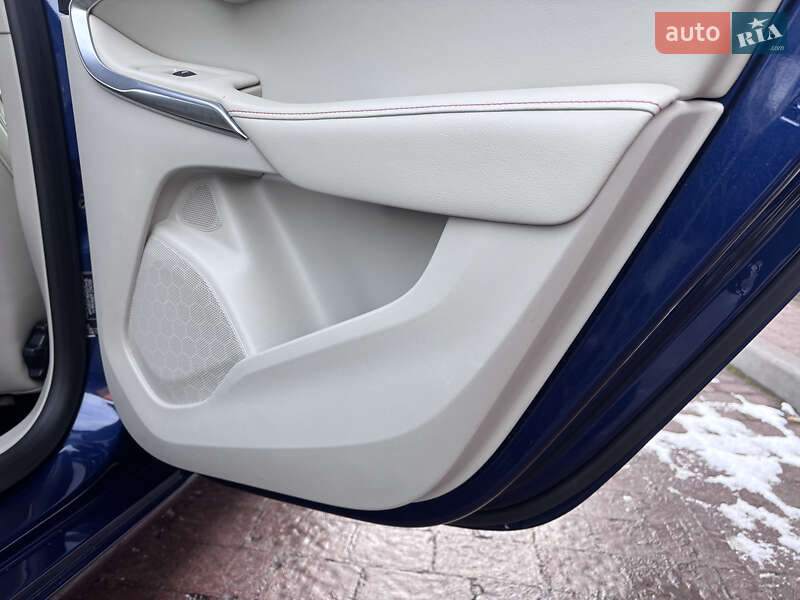 Хетчбек Volvo V40 2015 в Стрию