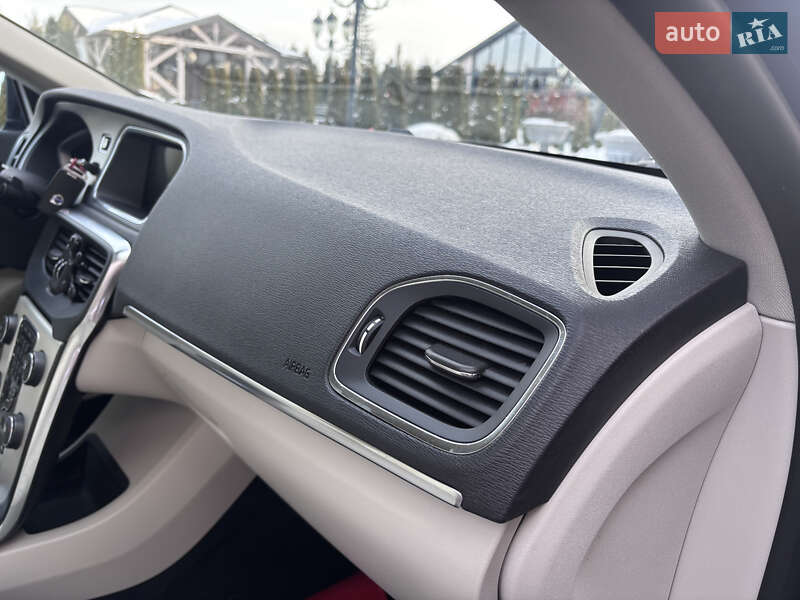 Хетчбек Volvo V40 2015 в Стрию