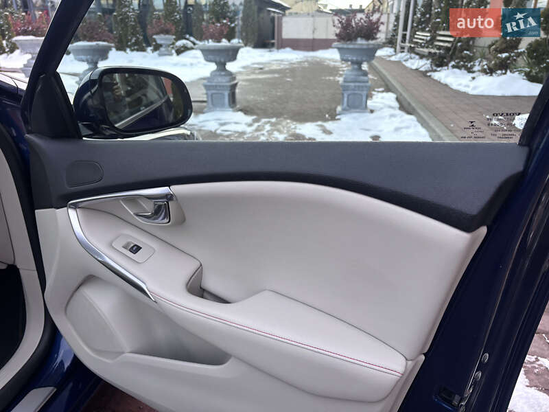 Хетчбек Volvo V40 2015 в Стрию