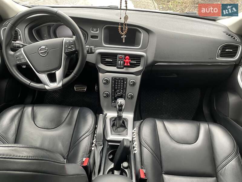 Хетчбек Volvo V40 2017 в Львові