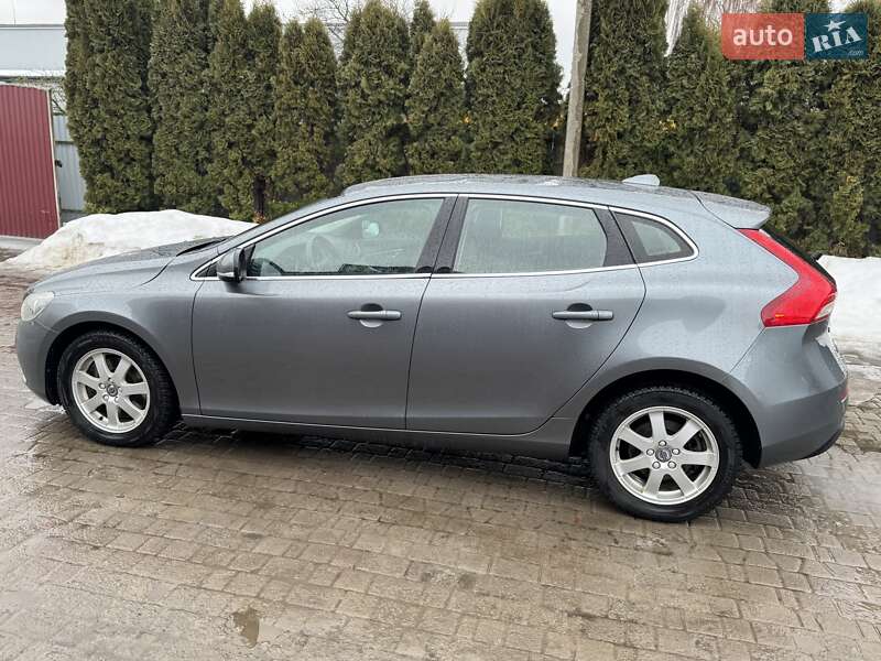 Хетчбек Volvo V40 2016 в Радивиліві