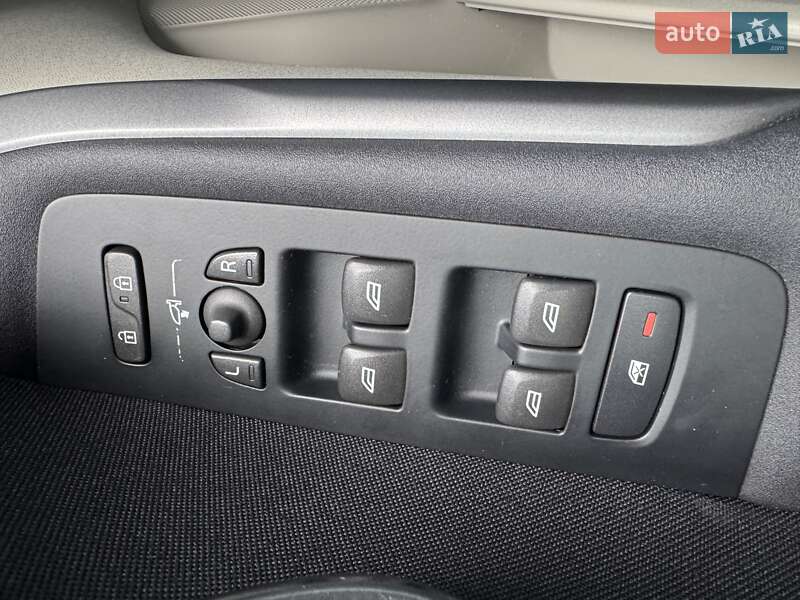 Хетчбек Volvo V40 2016 в Радивиліві