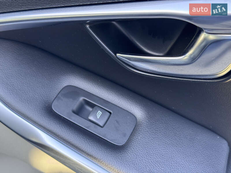 Хэтчбек Volvo V40 2013 в Стрые фото 79 Хэтчбек Volvo V40 2013 в Стрые