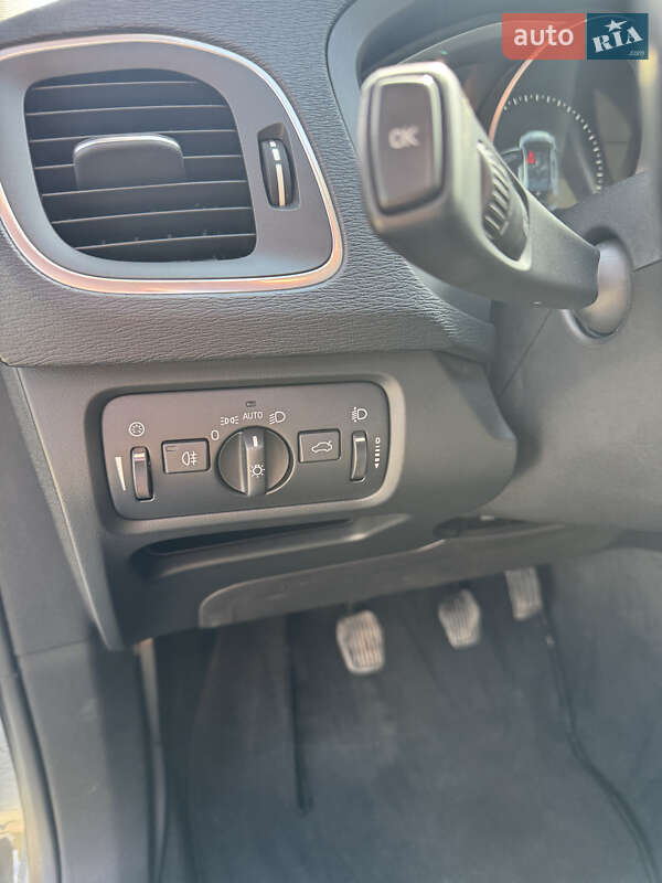 Хетчбек Volvo V40 2012 в Тернополі