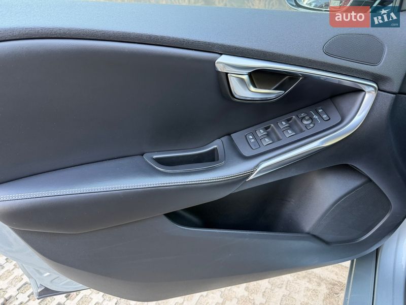 Хетчбек Volvo V40 2013 в Львові фото 29 Хетчбек Volvo V40 2013 в Львові