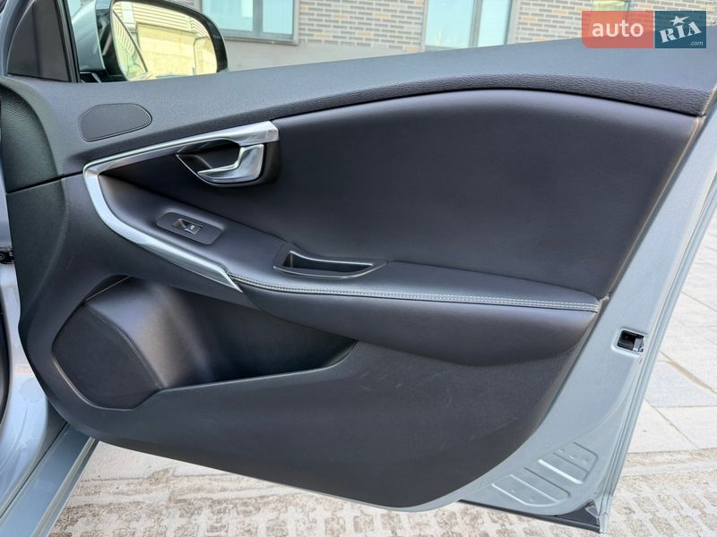 Хетчбек Volvo V40 2013 в Львові фото 38 Хетчбек Volvo V40 2013 в Львові