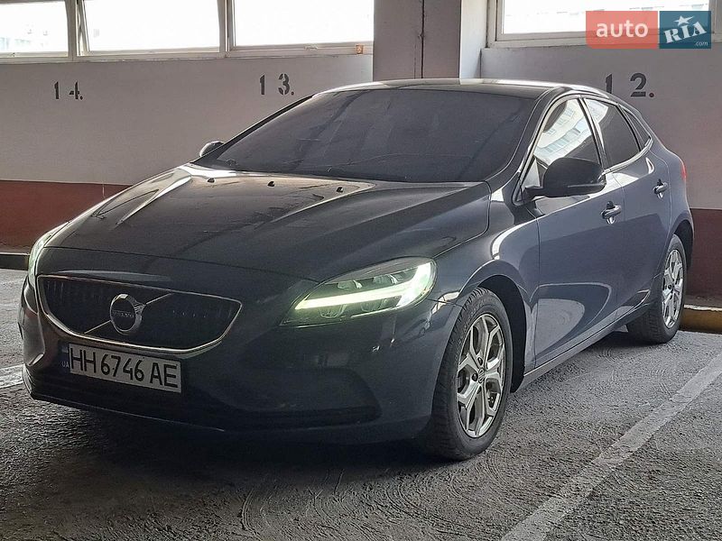 Volvo V40 2018