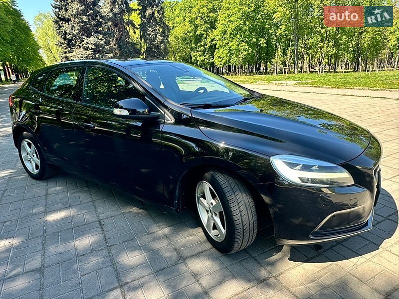 Хэтчбек Volvo V40 2017 в Киеве