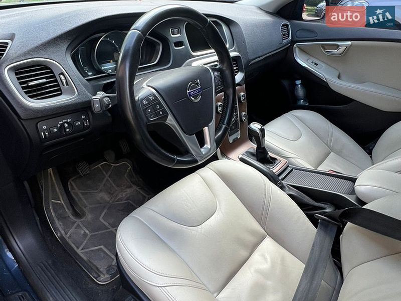 Хэтчбек Volvo V40 2014 в Киеве