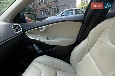 Хэтчбек Volvo V40 2014 в Киеве