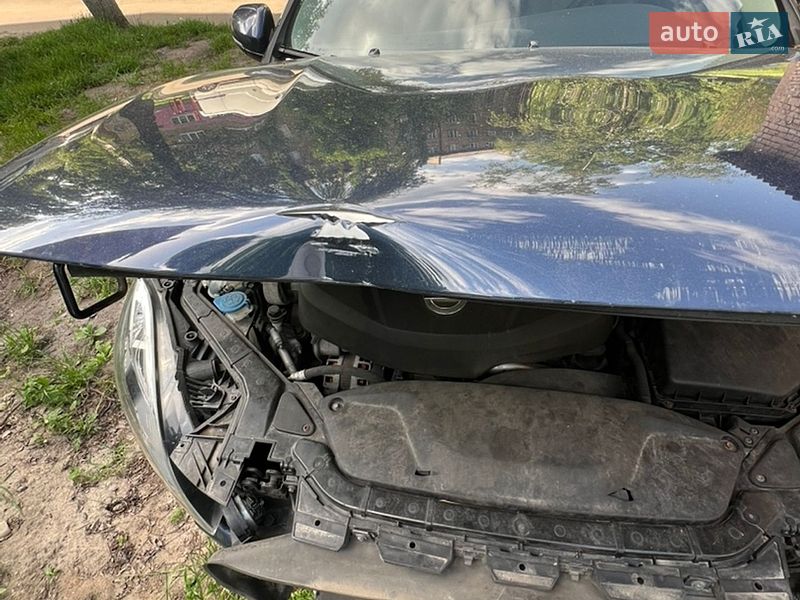 Хэтчбек Volvo V40 2014 в Киеве