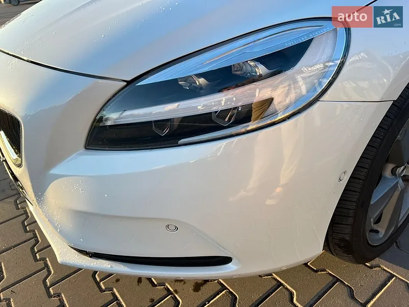 Volvo V40 2018 VIN YV1MV79K0J2486956 фото оголошення 18 з 73