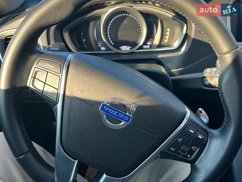 Volvo V40 2018 VIN YV1MV79K0J2486956 фото оголошення 33 з 73