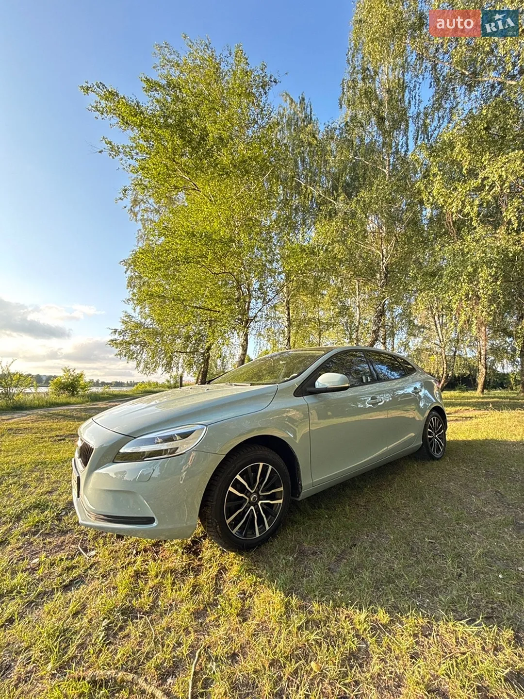 2017 Volvo V40 - фото 1
