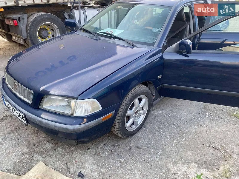 Volvo V40 1998