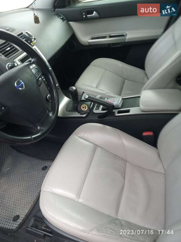 Універсал Volvo V50 2009 в Вижниці