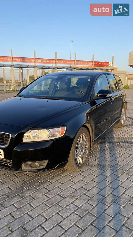 Универсал Volvo V50 2010 в Львове