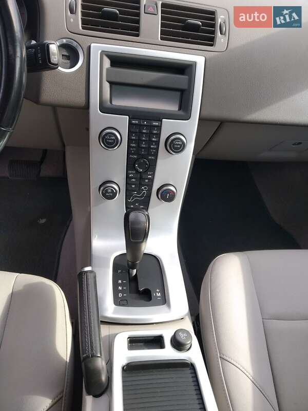 Універсал Volvo V50 2010 в Костопілі