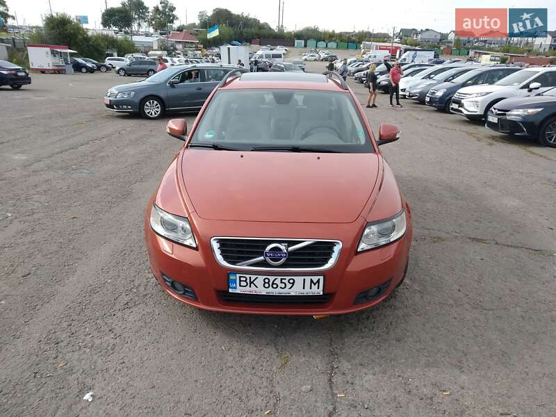 Універсал Volvo V50 2010 в Костопілі