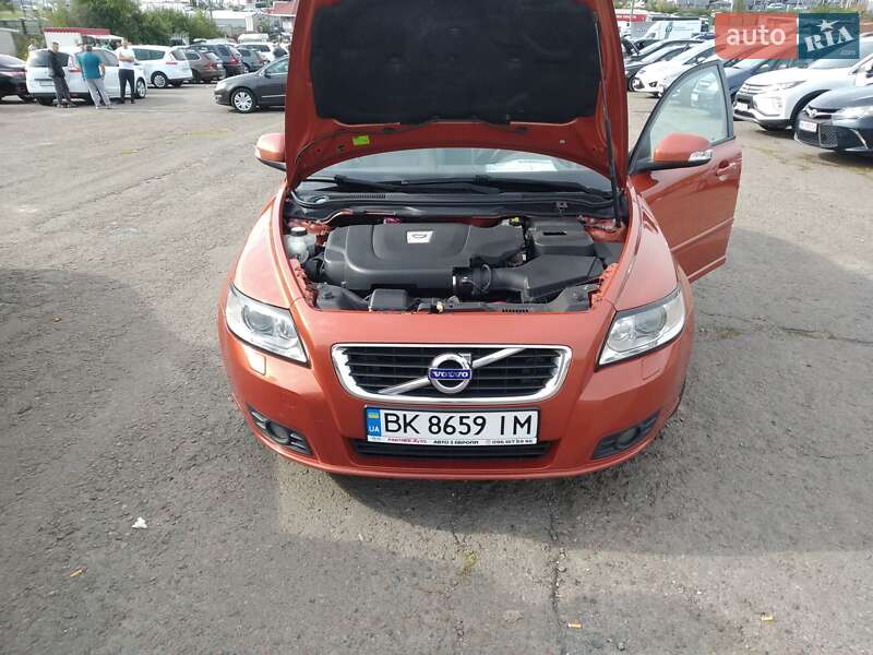 Універсал Volvo V50 2010 в Костопілі