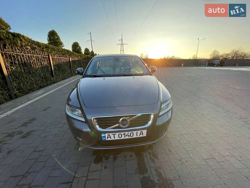 Универсал Volvo V50 2012 в Долине