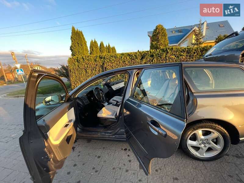 Универсал Volvo V50 2012 в Долине