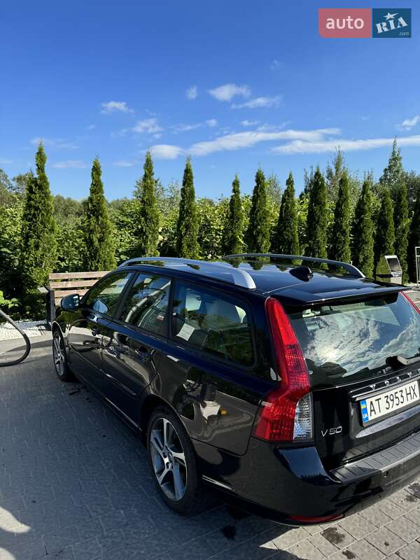 Универсал Volvo V50 2011 в Надворной