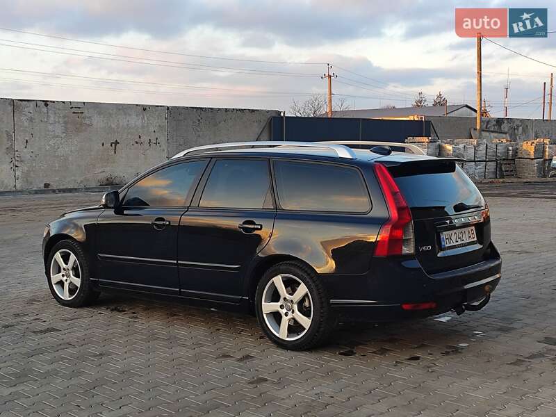 Універсал Volvo V50 2011 в Сарнах