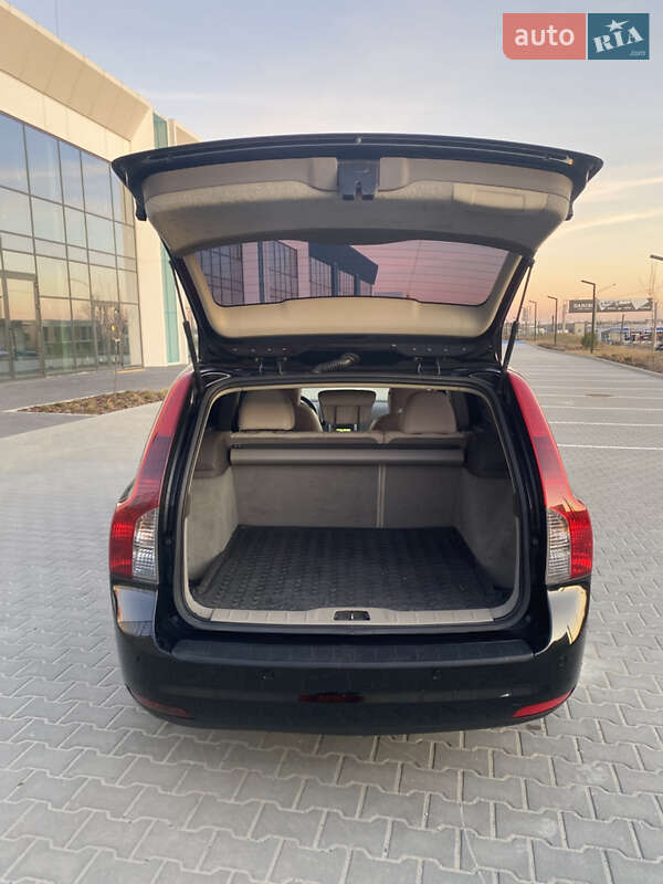 Універсал Volvo V50 2010 в Львові