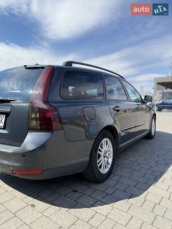 Універсал Volvo V50 2010 в Долині