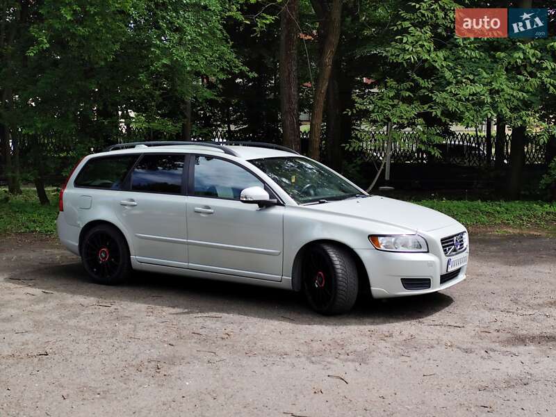 Універсал Volvo V50 2010 в Львові