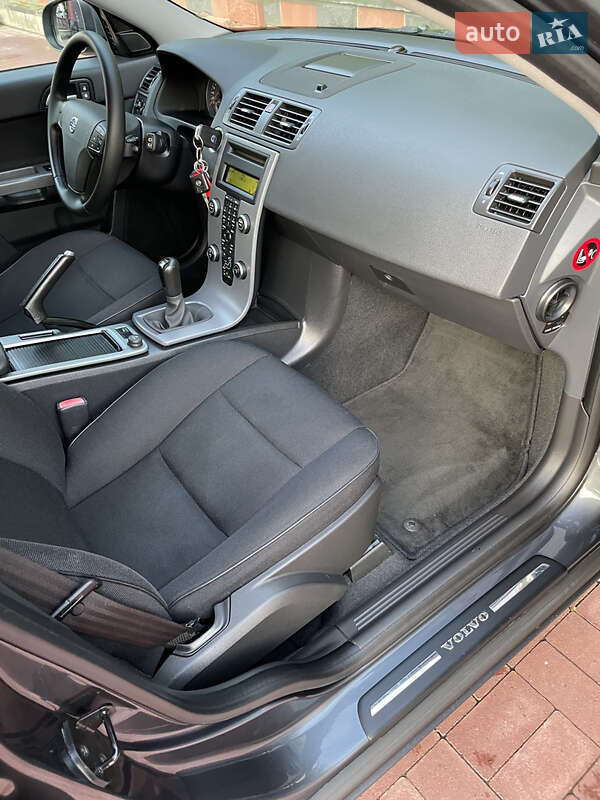 Універсал Volvo V50 2010 в Рівному