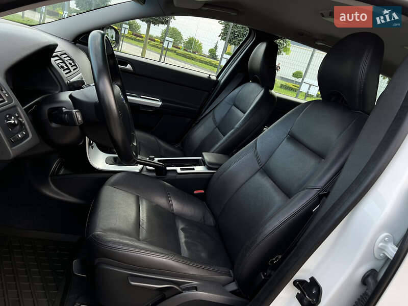 Універсал Volvo V50 2012 в Радивиліві