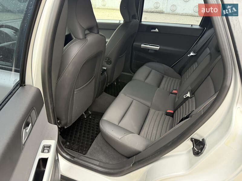Універсал Volvo V50 2011 в Рівному