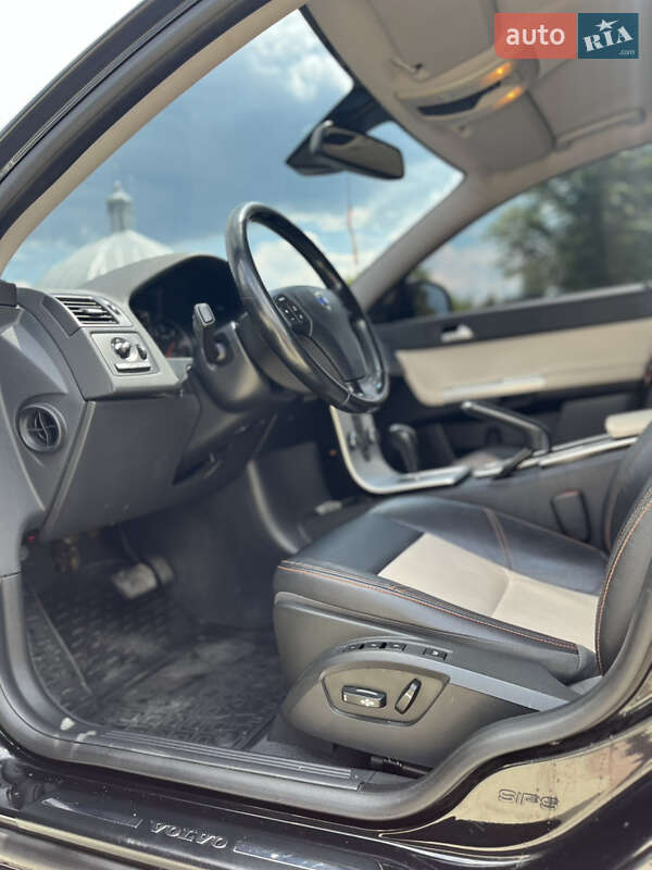 Универсал Volvo V50 2011 в Надворной