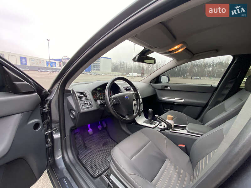 Универсал Volvo V50 2010 в Киеве