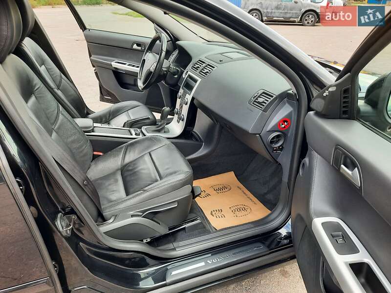 Универсал Volvo V50 2012 в Полтаве