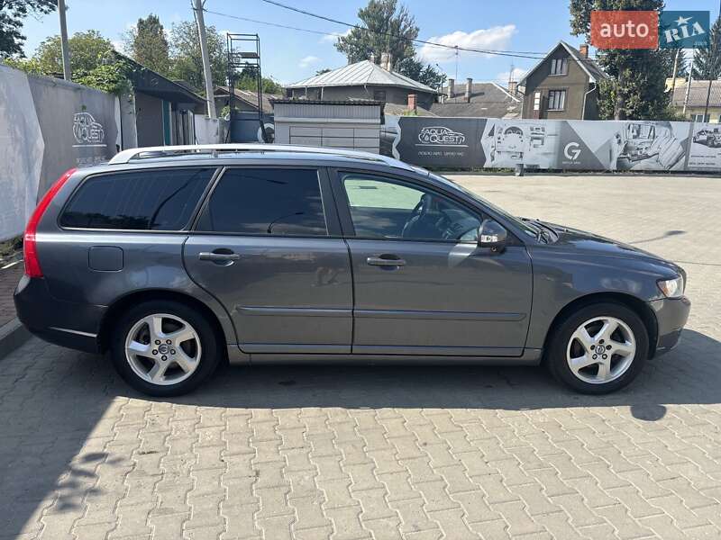 Універсал Volvo V50 2011 в Чернівцях