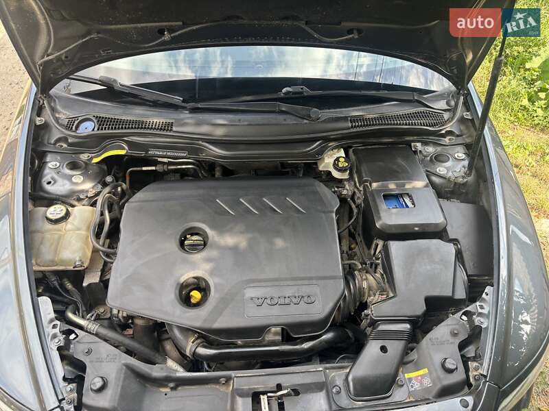 Універсал Volvo V50 2011 в Чернівцях