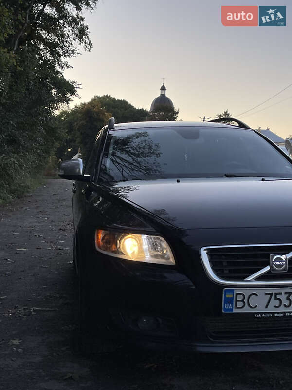 Універсал Volvo V50 2010 в Брюховичах
