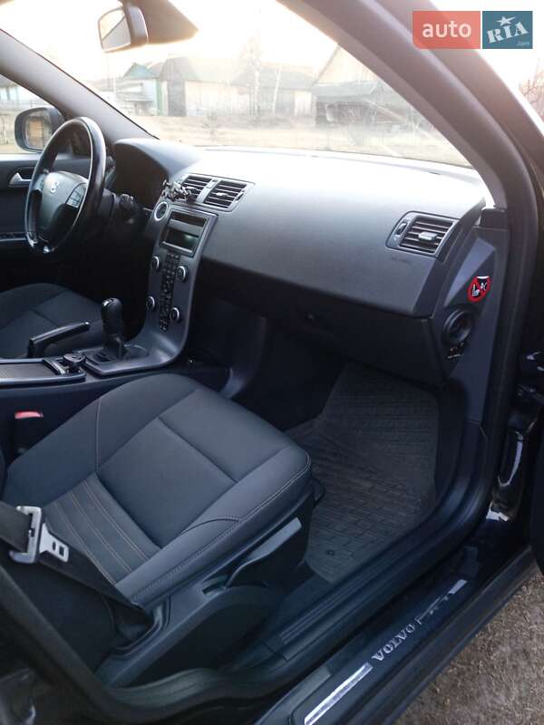 Універсал Volvo V50 2010 в Маневичах