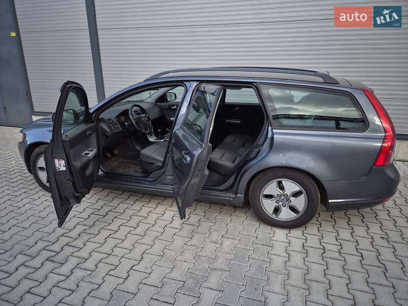 Универсал Volvo V50 2010 в Львове