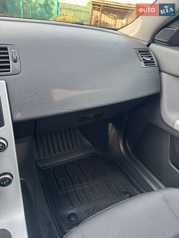 Универсал Volvo V50 2012 в Киеве