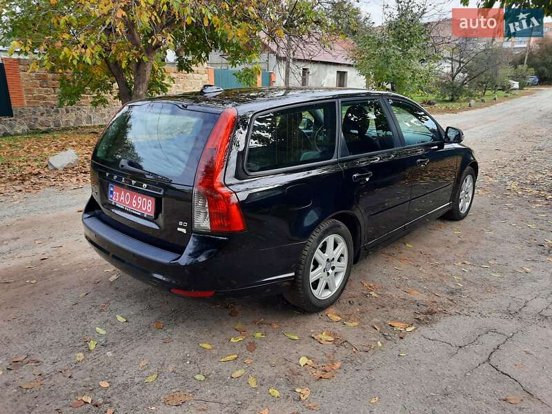 Універсал Volvo V50 2010 в Полтаві
