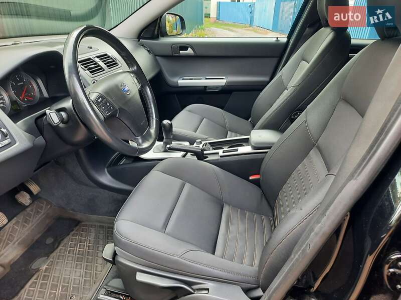 Універсал Volvo V50 2010 в Полтаві